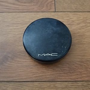 Mac mineral skin fininsh in medium plus